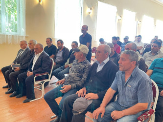 Kəlbəcər rayon İcra Hakimiyyətinin başçısı Azər Qocayev Göygöl rayonu, Çaykənd kəndində yaşayan vətəndaşlar üçün  qəbul keçirib.