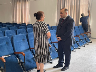 Kəlbəcər rayon İcra Hakimiyyətinin başçısı Azər Qocayev Abşeron rayonu, Mehdiabad qəsəbəsi, Kəlbəcər rayon 13 nömrəlitam orta məktəbin inzibati binasında həmin ərazidə yaşayan vətəndaşlar üçün səyyar-görüş qəbulunu keçirib.