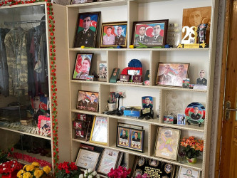 Kəlbəcər rayon İcra Hakimiyyətinin başçısı Azər Qocayev şəhid Mönsümzadə Orxan Səfiyar oğlunun ailəsini ziyarət edib.