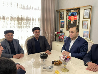 Kəlbəcər rayon İcra Hakimiyyətinin başçısı Azər Qocayev şəhid Musayev Vüsal Eldar oğlunun ailəsini ziyarət edib.
