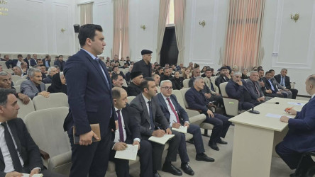 Kəlbəcər rayon İcra Hakimiyyətinin başçısı Azər Qocayev, YAP Kəlbəcər rayon təşkilatının sədri Həbib Misirov Bərdə şəhəri,Bərdə Regional Mədəniyyət İdarəsinin inzibati binasında həmin ərazidə yaşayan vətəndaşlar üçün səyyar-görüş qəbulunu keçirib.