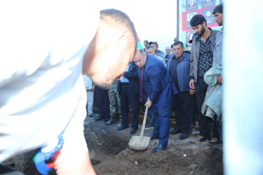 Kəlbəcər Rayon İcra Hakimiyyətinin başçısı Azər Qocayev, şəhid Kamalov Bahadur Məhəmməd oğlunun , Kəlbəcər rayonunda dəfin mərasimində iştirak edib.