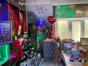 Kəlbəcər Rayon İcra Hakimiyyətinin başçısı Azər Qocayev  27 sentyabr “Anım Günü” ilə əlaqədar antiterror əməliyyatlarında şəhid olmuş Tağızadə Cahangir Qurban  oğlunun ailəsini ziyarət edib.