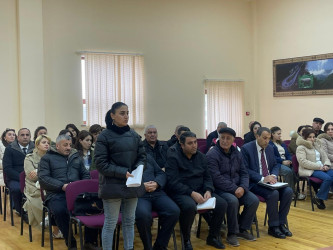 Kəlbəcər rayon İcra Hakimiyyətinin başçısı Azər Qocayev Sabunçu rayonu, Kürdəxanı qəsəbəsi ərazisində yerləşən  Kəlbəcər rayon 6 nömrəli körpələr evi-uşaq bağçasının inzibati  binasında həmin ərazidə yaşayan vətəndaşlar üçün səyyar-görüş qəbulunu keçirib.