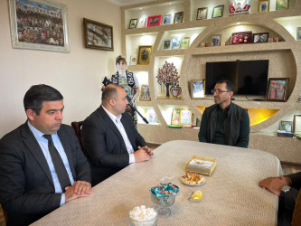 Kəlbəcər rayon İcra Hakimiyyətinin başçısı Azər Qocayev şəhid Musayev Murad Polad oğlunun ailəsini ziyarət edib.