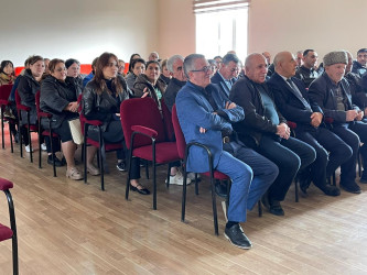 Kəlbəcər rayon İcra Hakimiyyətinin başçısı Azər Qocayev Sumqayıt şəhərində müvəqqəti fəaliyyət göstərən Qubadlı rayon Çaytumas tam orta məktəbin inzibati  binasında həmin ərazidə yaşayan vətəndaşlar üçün səyyar-görüş qəbulunu keçirib.