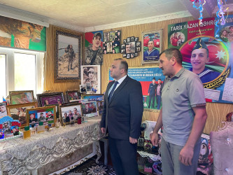 Kəlbəcər Rayon İcra Hakimiyyətinin başçısı Azər Qocayev  27 sentyabr “Anım Günü” ilə əlaqədar antiterror əməliyyatlarında şəhid olmuş Tağızadə Cahangir Qurban  oğlunun ailəsini ziyarət edib.