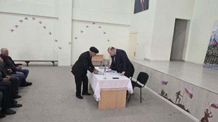 Kəlbəcər rayon İcra Hakimiyyətinin başçısı Azər Qocayev Bakı şəhəri, Qaradağ rayonu, Qobu Park-2 köçkün qəsəbəsində yaşayan vətəndaşlar üçün səyyar-görüş qəbulunu keçirib.
