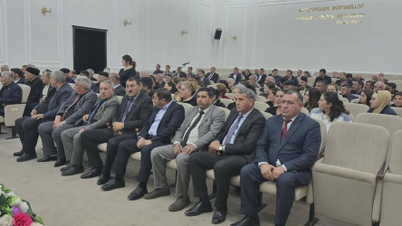 Kəlbəcər rayon İcra Hakimiyyətinin başçısı Azər Qocayev, YAP Kəlbəcər rayon təşkilatının sədri Həbib Misirov Bərdə şəhəri,Bərdə Regional Mədəniyyət İdarəsinin inzibati binasında həmin ərazidə yaşayan vətəndaşlar üçün səyyar-görüş qəbulunu keçirib.