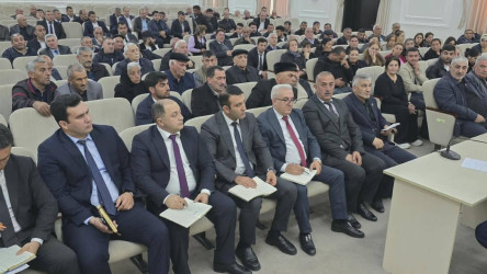 Kəlbəcər rayon İcra Hakimiyyətinin başçısı Azər Qocayev, YAP Kəlbəcər rayon təşkilatının sədri Həbib Misirov Bərdə şəhəri,Bərdə Regional Mədəniyyət İdarəsinin inzibati binasında həmin ərazidə yaşayan vətəndaşlar üçün səyyar-görüş qəbulunu keçirib.