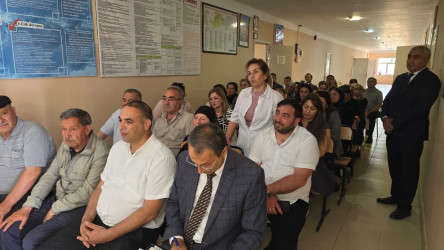 Kəlbəcər rayon İcra Hakimiyyətinin başçısı Azər Qocayev Bakı şəhəri, Xəzər rayonu, Binə qəsəbəsi, Bakı şəhər 347 nömrəli tam ümumtəhsil məktəbinin inzibati binasında həmin ərazidə yaşayan vətəndaşlar üçün səyyar-görüş qəbulunu keçirib.