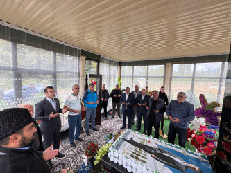 2022-ci ilin sentyabr ayının 12-də Laçın rayonunun Qaragöl ərazisində xidməti vəzifələrini yerinə yetirərkən Erməni Silahlı Birləşmələrinin törətdiyi təxribatın qarşısını alarkən qəhrəmancasına şəhid olmuş leytinant Şirinov Ömər Muğan oğlunun məzarı ziyarət edilib.