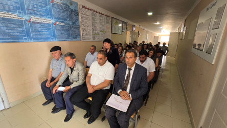 Kəlbəcər rayon İcra Hakimiyyətinin başçısı Azər Qocayev Bakı şəhəri, Xəzər rayonu, Binə qəsəbəsi, Bakı şəhər 347 nömrəli tam ümumtəhsil məktəbinin inzibati binasında həmin ərazidə yaşayan vətəndaşlar üçün səyyar-görüş qəbulunu keçirib.