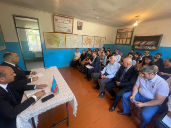 Kəlbəcər rayon İcra Hakimiyyətinin başçısı Azər Qocayev Abşeron şəhəri, Xırdalan şəhəri, Kəlbəcər rayon 20 saylı tam orta məktəbin inzibati binasında həmin ərazidə yaşayan vətəndaşlar üçün görüş  keçirib.