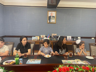 Kəlbəcər rayon İcra Hakimiyyətinin başçısı Azər Qocayev “1 iyun-Uşaqların Beynəlxalq Müdafiəsi Günü”nü şəhid  və qazi övladları ilə birgə qeyd edib.