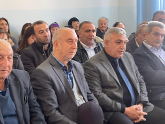 Kəlbəcər rayon İcra Hakimiyyətinin başçısı Azər Qocayev Xəzər rayonu ərazisində fəaliyyət göstərən  Kəlbəcər rayon 14 nömrəli tam orta məktəbin inzibati  binasında həmin ərazidə yaşayan vətəndaşlar üçün səyyar-görüş qəbulunu keçirib.