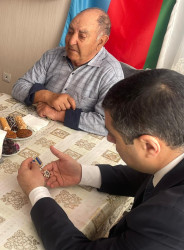 Kəlbəcər rayon İcra Hakimiyyətinin başçısı Azər Qocayev şəhid Rzayev Ülfət Novruz oğlunun ailəsini ziyarət edib.