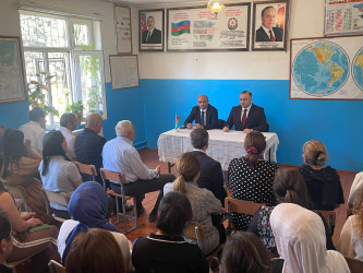 Kəlbəcər rayon İcra Hakimiyyətinin başçısı Azər Qocayev Abşeron şəhəri, Xırdalan şəhəri, Kəlbəcər rayon 20 saylı tam orta məktəbin inzibati binasında həmin ərazidə yaşayan vətəndaşlar üçün görüş  keçirib.