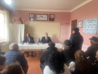 Kəlbəcər rayon İcra Hakimiyyətinin başçısı Azər Qocayev Abşeron rayonu, Masazır qəsəbəsində müvəqqəti fəaliyyət göstərən Kəlbəcər rayon 56 nömrəli tam orta məktəbin inzibati  binasında həmin ərazidə yaşayan vətəndaşlar üçün  qəbul keçirib.