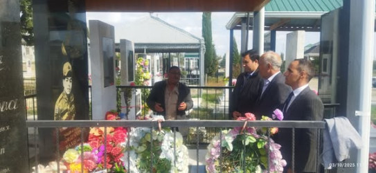 Şəhid Mustafayev Əlzamin Baxış oğlunun məzarı ziyarət edilib.