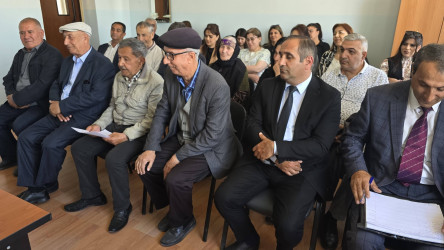 Kəlbəcər rayon İcra Hakimiyyətinin başçısı Azər Qocayev, Səfərbərlik və Hərbi Xidmətə Çağırış üzrə Dövlət Xidmətinin Kəlbəcər rayon şöbəsinin rəis polkovnik Zöhrab Camalovla birlikdə Bakı şəhəri, Xəzər rayonu, Mərdəkan qəsəbəsi, Kəlbəcər rayon 14 nömrəli tam orta məktəbinin inzibati binasında  həmin ərazidə yaşayan vətəndaşlar üçün səyyar-görüş qəbulunu keçirib.