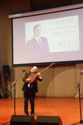 Ümummilli Lider Heydər Əliyevin anadan olmasının 103-cü ildönümünə həsr olunmuş “Zamanın fövqündə dayanan əbədiyaşar lider” mövzusunda tədbir keçirilib.