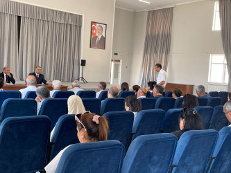 Kəlbəcər rayon İcra Hakimiyyətinin başçısı Azər Qocayev Abşeron rayonu, Mehdiabad qəsəbəsi, Kəlbəcər rayon 13 nömrəlitam orta məktəbin inzibati binasında həmin ərazidə yaşayan vətəndaşlar üçün səyyar-görüş qəbulunu keçirib.