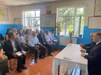 Kəlbəcər rayon İcra Hakimiyyətinin başçısı Azər Qocayev Abşeron şəhəri, Xırdalan şəhəri, Kəlbəcər rayon 20 saylı tam orta məktəbin inzibati binasında həmin ərazidə yaşayan vətəndaşlar üçün görüş  keçirib.