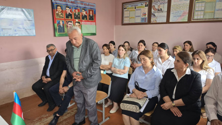 Kəlbəcər rayon İcra Hakimiyyətinin başçısı Azər Qocayev Abşeron rayonu Masazır qəsəbəsi ərazisində fəaliyyət göstərən Kəlbəcər rayon 56 nömrəli tam orta məktəbin inzibati  binasında həmin ərazidə yaşayan vətəndaşlar üçün səyyar-görüş qəbulunu keçirib.