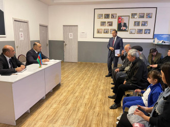 İcra Hakimiyyətinin başçısı Azər Qocayev Bakı şəhəri, Suraxanı rayonu, Kəlbəcər rayon 23 nömrəli tam orta məktəbin inzibati binasında həmin ərazidə yaşayan vətəndaşlar üçün səyyar-görüş qəbulunu keçirib.