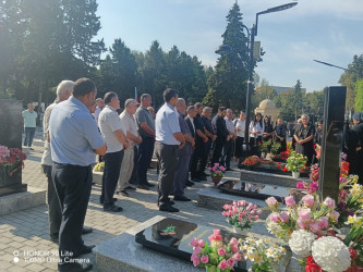 27 sentyabr “Anım Günü” ilə əlaqədar  Kəlbəcər Rayon İcra Hakimiyyətinin başçısı aparatının məsul  Əməkdaşları  antiterror əməliyyatlarında şəhid olmuş Tağızadə Cahangir Qurban oğlunun ailəsini ziyarət ediblər