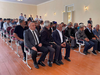 Kəlbəcər rayon İcra Hakimiyyətinin başçısı Azər Qocayev Göygöl rayonu, Çaykənd kəndində yaşayan vətəndaşlar üçün  qəbul keçirib.