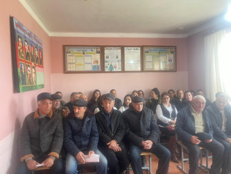 Kəlbəcər rayon İcra Hakimiyyətinin başçısı Azər Qocayev Abşeron rayonu, Masazır qəsəbəsində müvəqqəti fəaliyyət göstərən Kəlbəcər rayon 56 nömrəli tam orta məktəbin inzibati  binasında həmin ərazidə yaşayan vətəndaşlar üçün  qəbul keçirib.