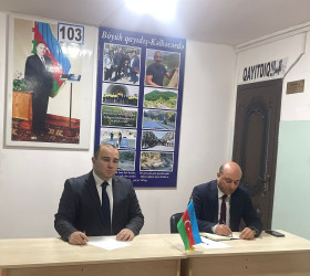 Kəlbəcər rayon İcra Hakimiyyətinin başçısı Azər Qocayev Binəqədi rayonunda müvəqqəti  fəaliyyət göstərən Kəlbəcər rayon 18 nömrəli tam orta məktəbin   inzibati  binasında həmin ərazidə yaşayan vətəndaşlar üçün səyyar-görüş qəbulunu keçirib.