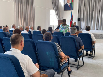 Kəlbəcər rayon İcra Hakimiyyətinin başçısı Azər Qocayev Abşeron rayonu, Mehdiabad qəsəbəsi, Kəlbəcər rayon 13 nömrəlitam orta məktəbin inzibati binasında həmin ərazidə yaşayan vətəndaşlar üçün səyyar-görüş qəbulunu keçirib.