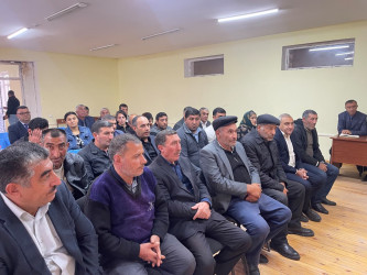 Kəlbəcər rayon İcra Hakimiyyətinin başçısı Azər Qocayev,Kəlbəcər rayon Prokuroru İlkin İsmayılov Daşkəsən rayonu, Quşçu kəndi, Quşçu kənd tam orta məktəbin inzibati binasında səyyar-görüş qəbulunu keçirib
