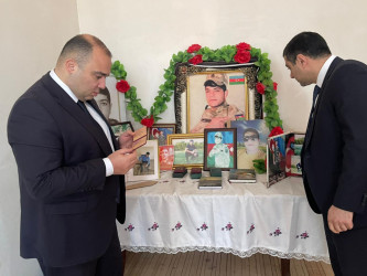 Kəlbəcər rayon İcra Hakimiyyətinin başçısı Azər Qocayev şəhid Mustafayev Əlzamin Baxış  oğlunun ailəsini ziyarət edib.