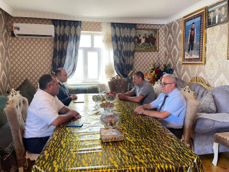 Kəlbəcər Rayon İcra Hakimiyyətinin başçısı Azər Qocayev  27 sentyabr “Anım Günü” ilə əlaqədar antiterror əməliyyatlarında şəhid olmuş Tağızadə Cahangir Qurban  oğlunun ailəsini ziyarət edib.