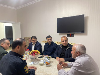 Kəlbəcər rayon İcra Hakimiyyətinin başçısı Azər Qocayev Vətən Müharibəsi Qəhrəmanı,şəhid Anar Əliyevin ailəsini Kəlbəcər rayonunda  ziyarət edib.