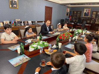 Kəlbəcər rayon İcra Hakimiyyətinin başçısı Azər Qocayev “1 iyun-Uşaqların Beynəlxalq Müdafiəsi Günü”nü şəhid  və qazi övladları ilə birgə qeyd edib.