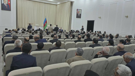 Kəlbəcər rayon İcra Hakimiyyətinin başçısı Azər Qocayev, YAP Kəlbəcər rayon təşkilatının sədri Həbib Misirov Bərdə şəhəri,Bərdə Regional Mədəniyyət İdarəsinin inzibati binasında həmin ərazidə yaşayan vətəndaşlar üçün səyyar-görüş qəbulunu keçirib.