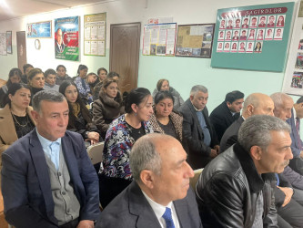 Kəlbəcər rayon İcra Hakimiyyətinin başçısı Azər Qocayev Binəqədi rayonunda müvəqqəti  fəaliyyət göstərən Kəlbəcər rayon 18 nömrəli tam orta məktəbin   inzibati  binasında həmin ərazidə yaşayan vətəndaşlar üçün səyyar-görüş qəbulunu keçirib.