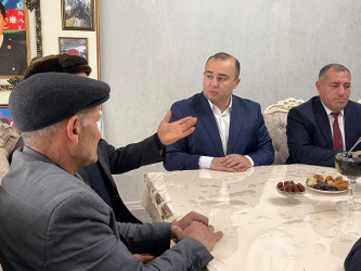 Kəlbəcər rayon İcra Hakimiyyətinin başçısı Azər Qocayev şəhid Musayev Vüsal Eldar oğlunun ailəsini ziyarət edib.