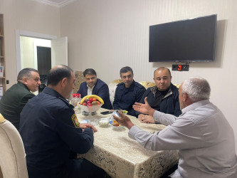 Kəlbəcər rayon İcra Hakimiyyətinin başçısı Azər Qocayev Vətən Müharibəsi Qəhrəmanı,şəhid Anar Əliyevin ailəsini Kəlbəcər rayonunda  ziyarət edib.