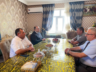 Kəlbəcər Rayon İcra Hakimiyyətinin başçısı Azər Qocayev  27 sentyabr “Anım Günü” ilə əlaqədar antiterror əməliyyatlarında şəhid olmuş Tağızadə Cahangir Qurban  oğlunun ailəsini ziyarət edib.