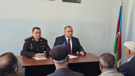 Kəlbəcər rayon İcra Hakimiyyətinin başçısı Azər Qocayev, Səfərbərlik və Hərbi Xidmətə Çağırış üzrə Dövlət Xidmətinin Kəlbəcər rayon şöbəsinin rəis polkovnik Zöhrab Camalovla birlikdə Bakı şəhəri, Xəzər rayonu, Mərdəkan qəsəbəsi, Kəlbəcər rayon 14 nömrəli tam orta məktəbinin inzibati binasında  həmin ərazidə yaşayan vətəndaşlar üçün səyyar-görüş qəbulunu keçirib.