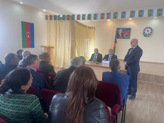 Kəlbəcər rayon İcra Hakimiyyətinin başçısı Azər Qocayev Sumqayıt şəhərində müvəqqəti fəaliyyət göstərən Qubadlı rayon Çaytumas tam orta məktəbin inzibati  binasında həmin ərazidə yaşayan vətəndaşlar üçün səyyar-görüş qəbulunu keçirib.