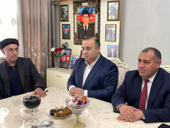 Kəlbəcər rayon İcra Hakimiyyətinin başçısı Azər Qocayev şəhid Musayev Vüsal Eldar oğlunun ailəsini ziyarət edib.