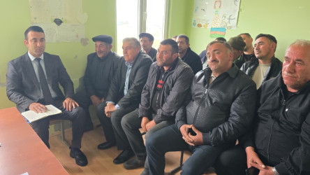 Kəlbəcər rayon İcra Hakimiyyətinin başçısı Azər Qocayev, Kəlbəcər rayon Prokuroru İlkin İsmayılov Salyan rayonu, Qırxçıraq kəndi, Qırxçıraq kənd ümumi orta məktəbinin Dağüstlü filialında  həmin ərazidə yaşayan vətəndaşlar üçün səyyar-görüş qəbulunu keçirib.