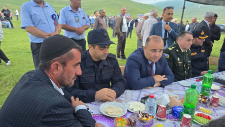 Kəlbəcər Rayon İcra Hakimiyyətinin başçısı Azər Qocayev, şəhid Kamalov Bahadur Məhəmməd oğlunun , Kəlbəcər rayonunda dəfin mərasimində iştirak edib.